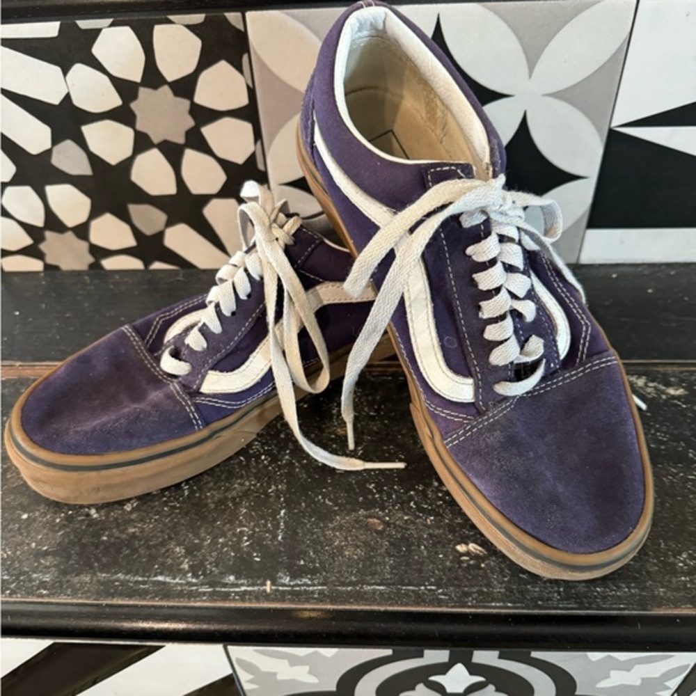PURPLE old skool vans! Unisex but listed under women’s💜 see pic for more deets!